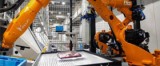 Ужас упаковщиков: роботы Uniqlo пакуют лучше людей Ужас упаковщиков: роботы Uniqlo пакуют лучше людей